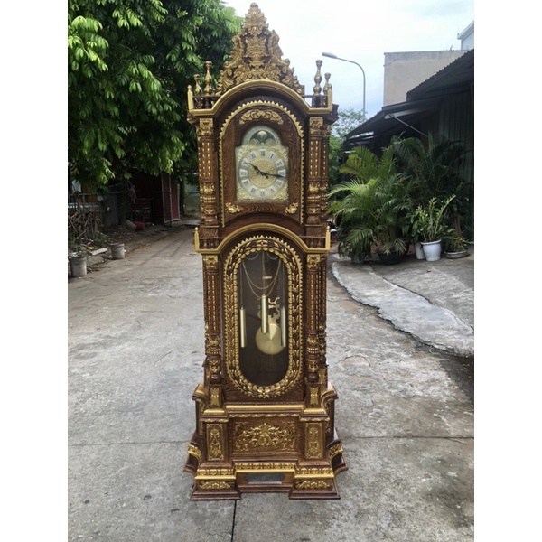 đồng hồ gỗ mun đuôi công kích thước cao 2m 30 rộng 90 sâu 40 cm.