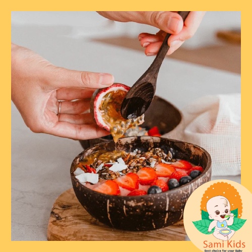 Bát gáo dừa kèm muỗng ăn granola, cháo, cơm, canh, chén thìa đựng đồ ăn dặm SAMI KIDS