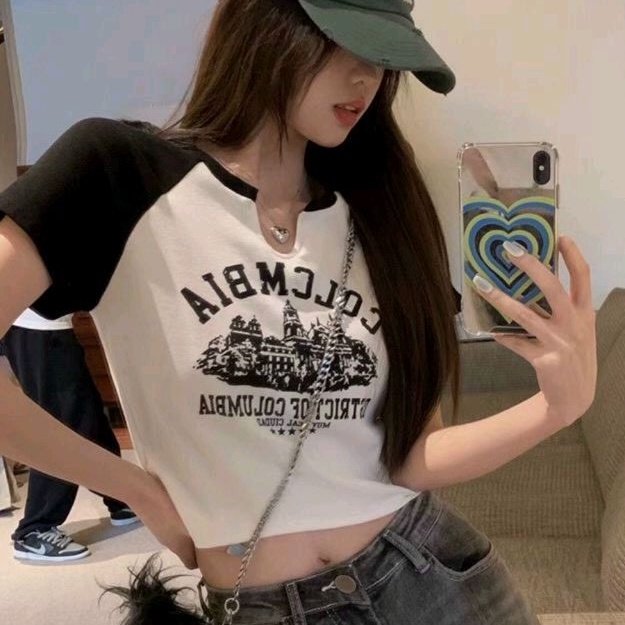 Áo thun CROPTOP cổ Xẻ Phối in chữ Tình tế PC