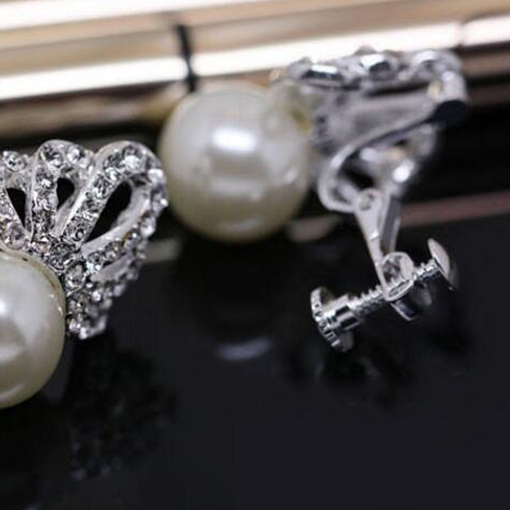 Đôi Khuyên Tai Hình Vương Miện Đính Ngọc Trai Giả Thời Trang Cho Nữ