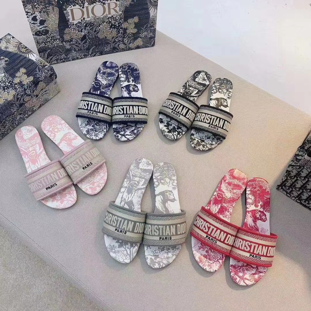 Xăng đan Gót Dày Thêu Chữ Nhiều Màu Sắc Cho Nữ