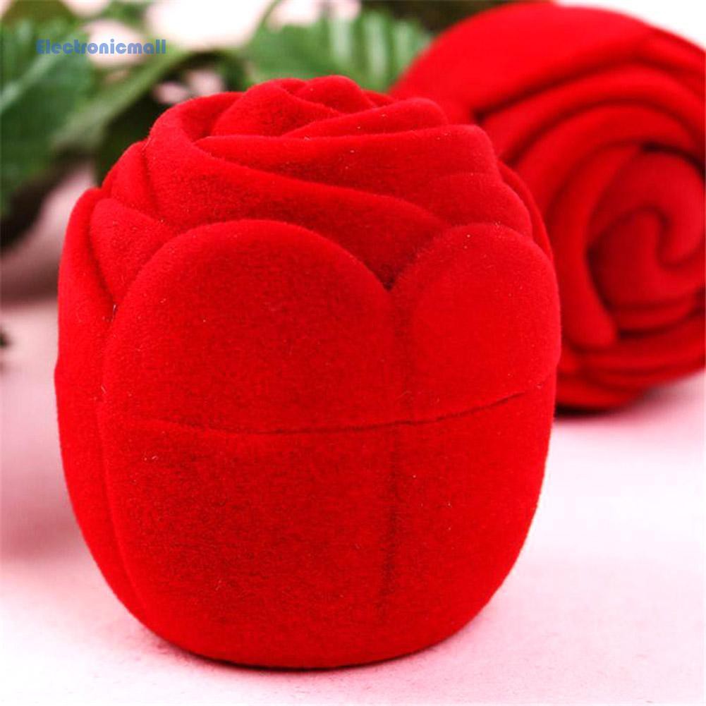 Hộp đựng nhẫn thiết kế hình hoa hồng đẹp mắt