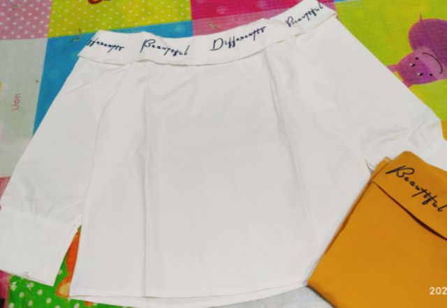 [Mã WAMT10K giảm 10k cho đơn 0k] Áo kiểu bẹt vai thêu chữ | BigBuy360 - bigbuy360.vn