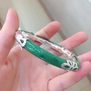 Vòng ngọc bọc bạc