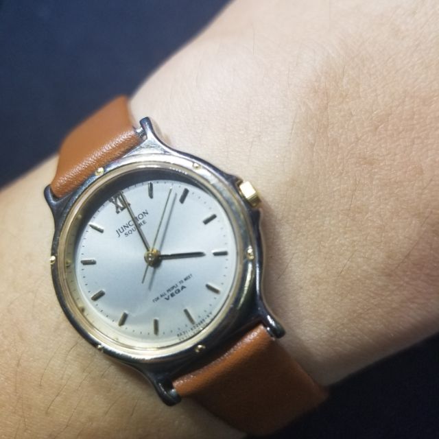 Đồng hồ nữ dây da hiệu Vega của Citizen