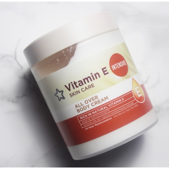 ( Superdrug UK ) Kem dưỡng ẩm tối đa 24 giờ VITAMIN E INTENSIVE DA KHÔ DA NỨT NẺ all over body 475ml hũ to Bill UK