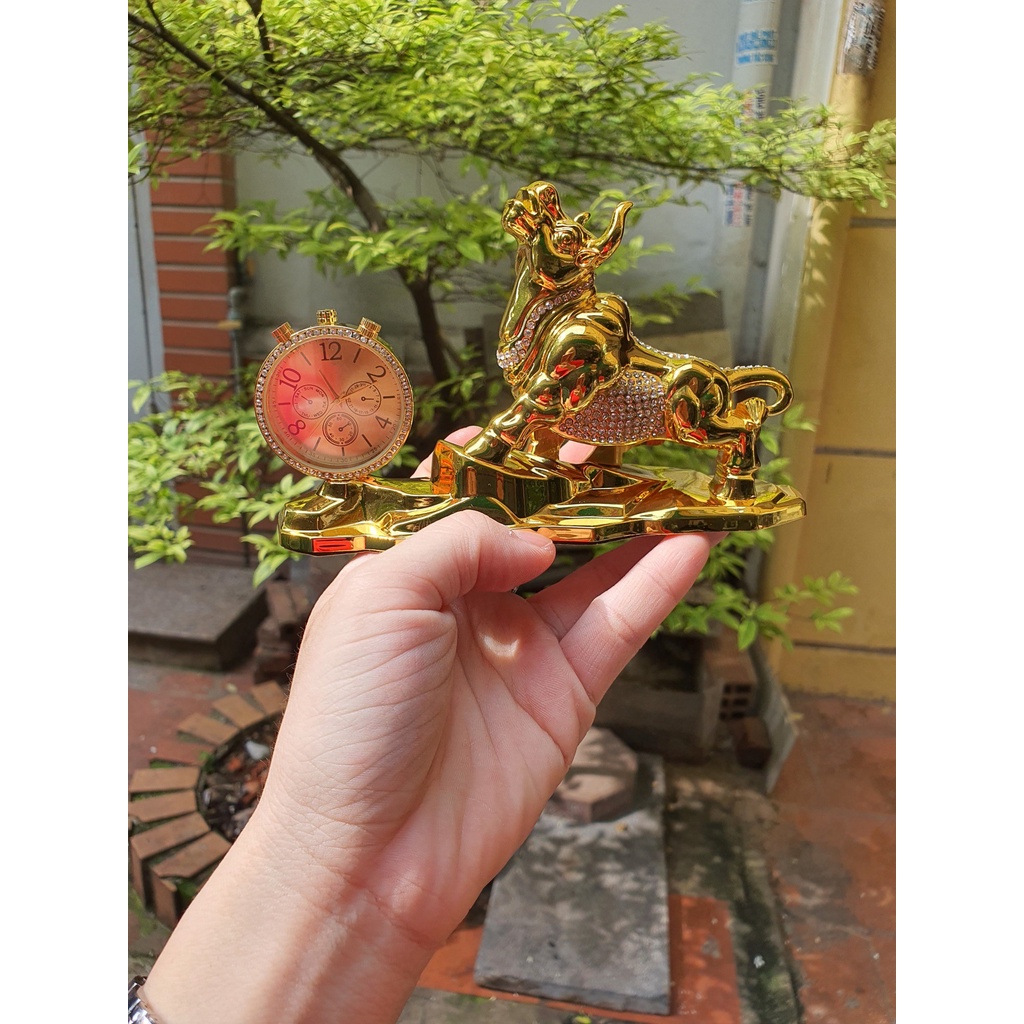 Tượng Trâu vàng kèm đồng hồ trang trí taplo