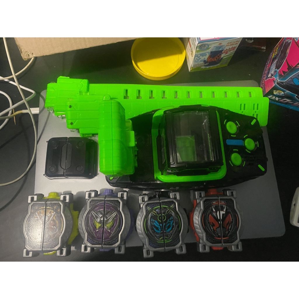 Đồ chơi chính hãng bandai DX Beyond Driver + 3 Mirai Watch