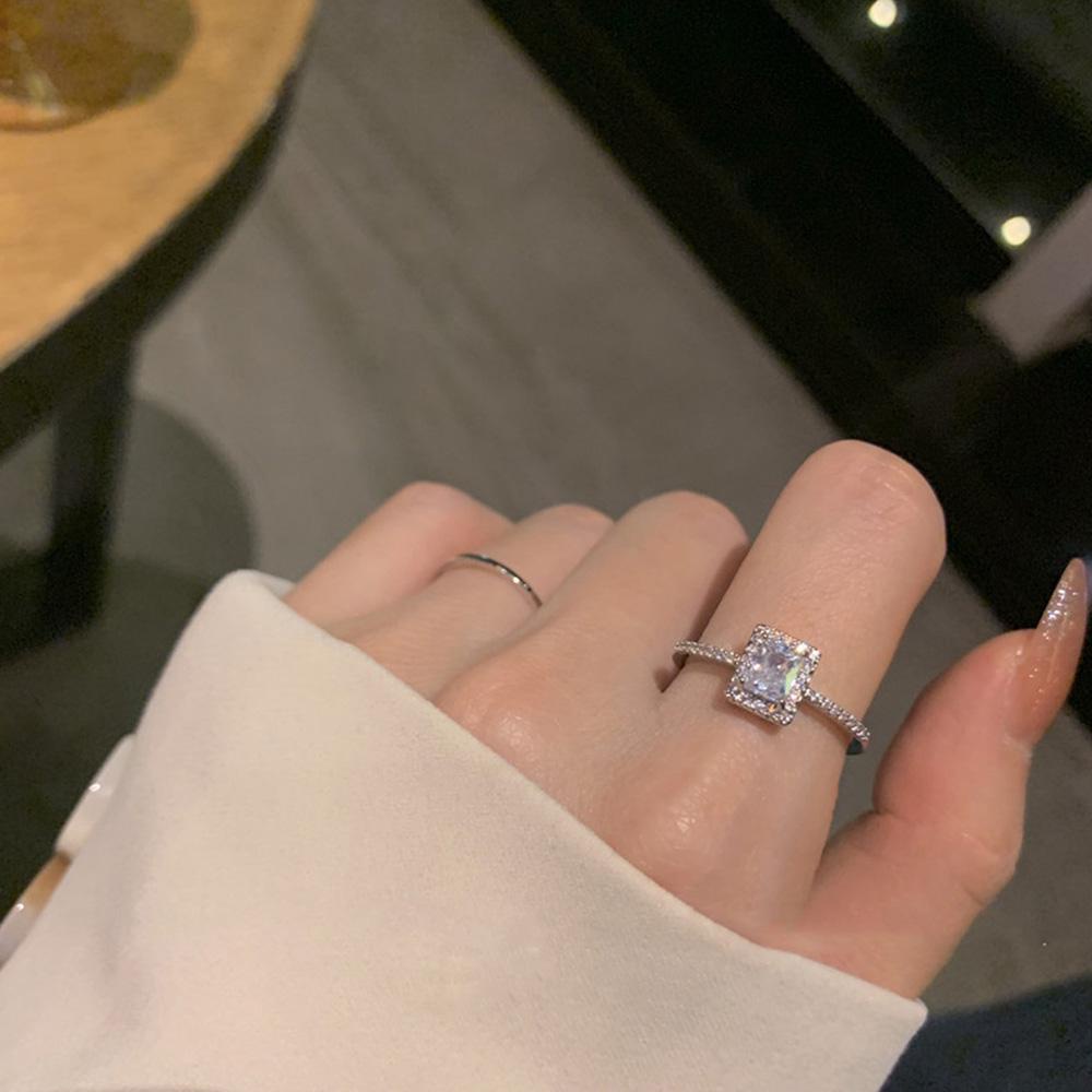 Nhẫn Hở Hình Vuông Đính Đá Khối Tinh Tế Có Thể Điều Chỉnh