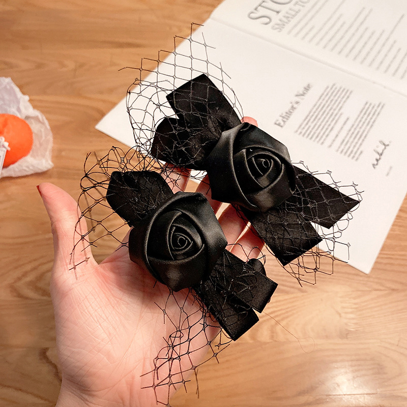 Dây cột tóc gắn hoa hồng màu trắng 3D