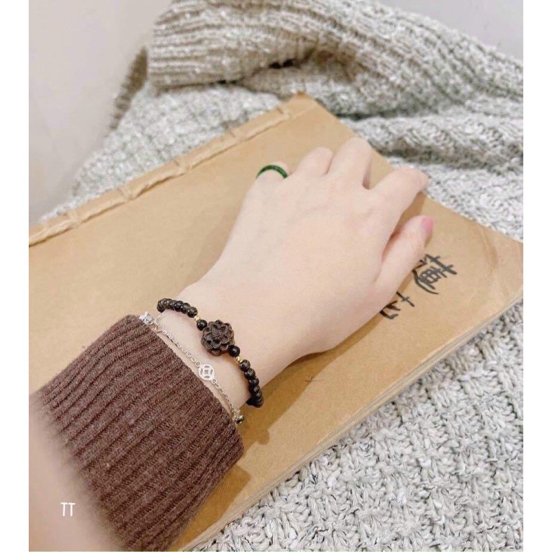 Vòng tay trầm hương hoa sen sánh chìm