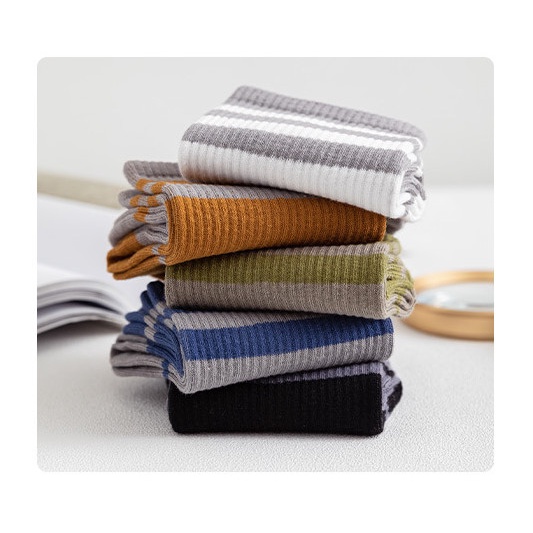 Vớ nam cao cổ phong cách thể thao, trẻ trung và năng động.