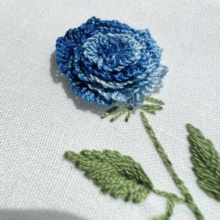 Khăn tay linen thêu tay hoa hồng xanh