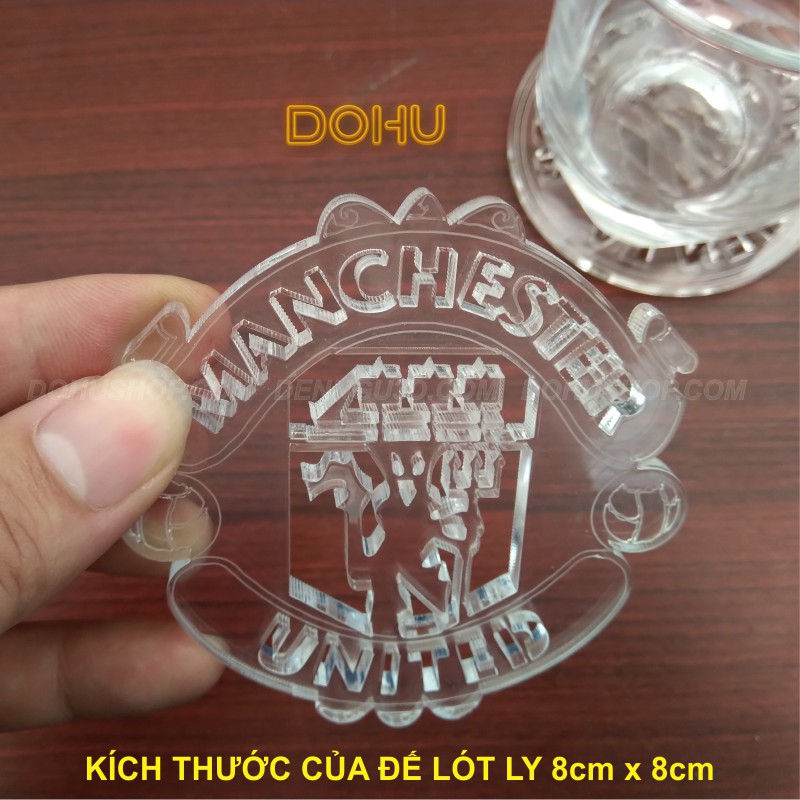 Lót Ly [Độc Lạ] Bằng Nhựa Mica Trong Suốt Logo Manchester United - DOHU