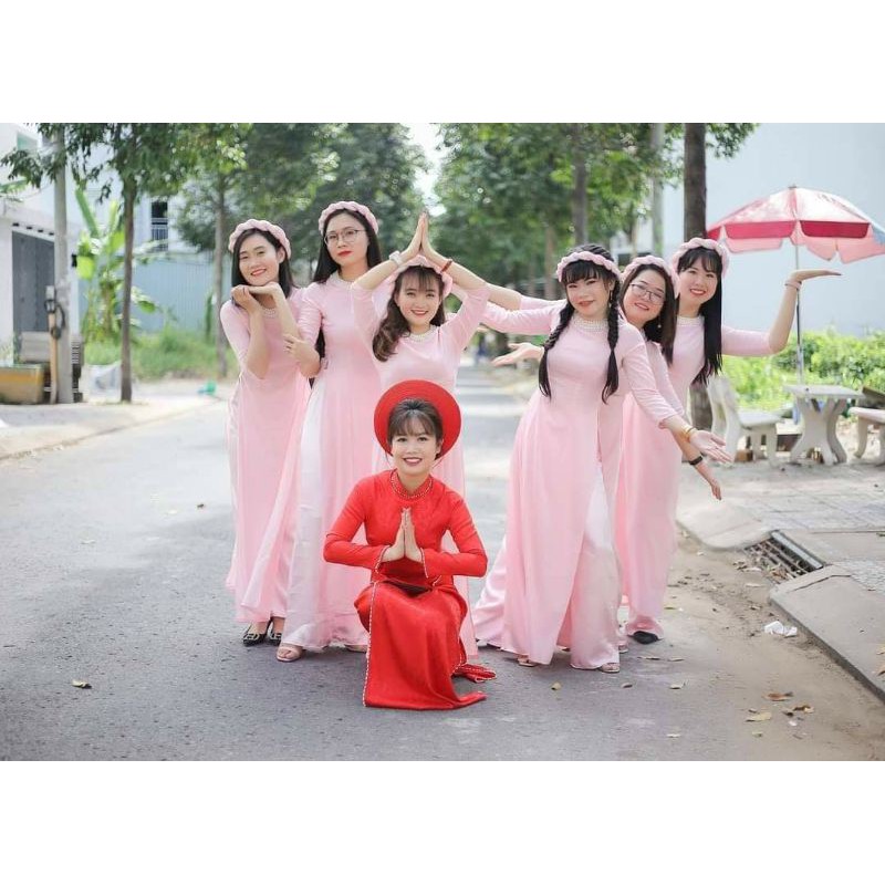 Áo dài phụ dâu màu hồng phấn