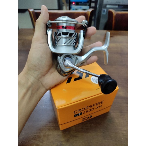 Máy câu đứng Daiwa Crossfire LT2500-XH / LT3000-CXH