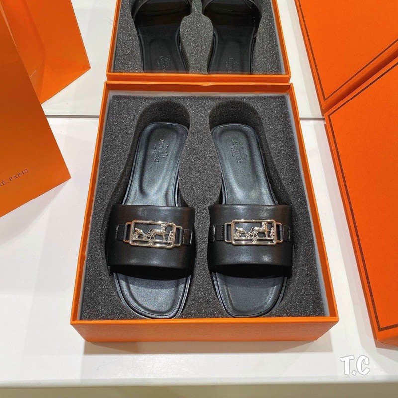 Dép lê hm khóa logo