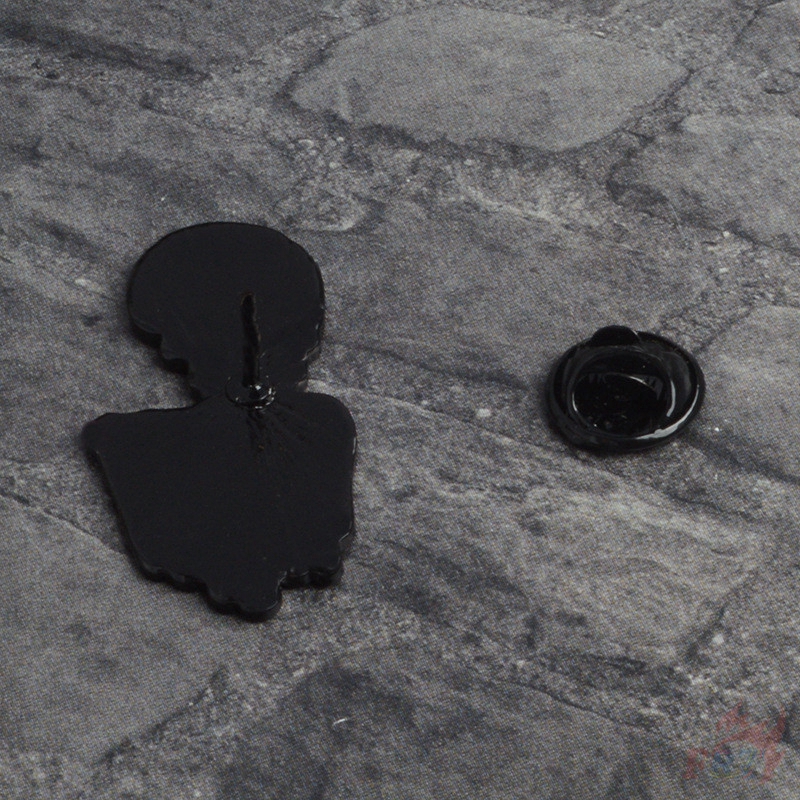 Ghim cài áo hình xương người phối màu hồng thời trang