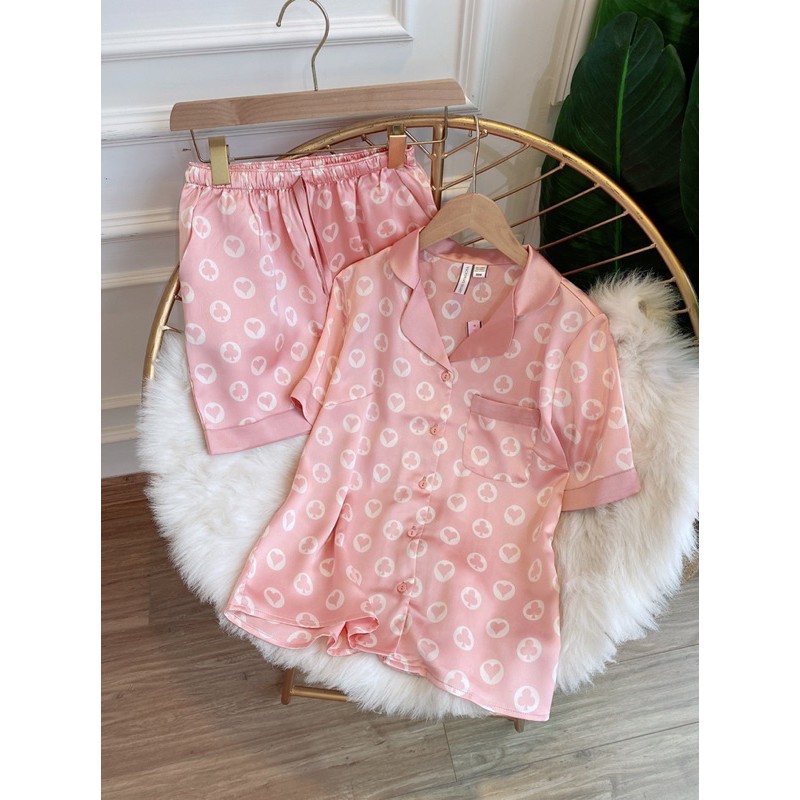 Bộ pijama quần đùi áo cộc tay in hoạ tiết lụa cao cấp Vic | BigBuy360 - bigbuy360.vn