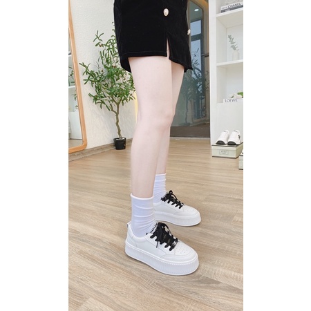 Giày thể thao nữ dây đen ,Thiệt sự cái mẫu này ai nhận cũng ưng!!! Dáng đế cao 4-5cm năng động trẻ trung .siêu êm chân