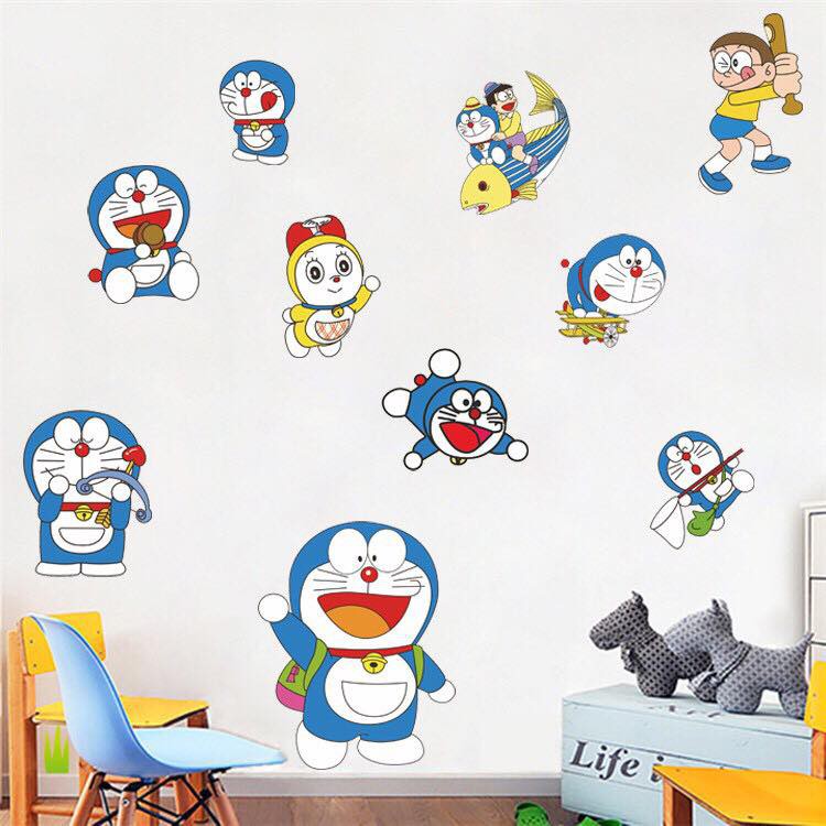 Decal trang trí Doremon và Nobita trên lưng Cá
