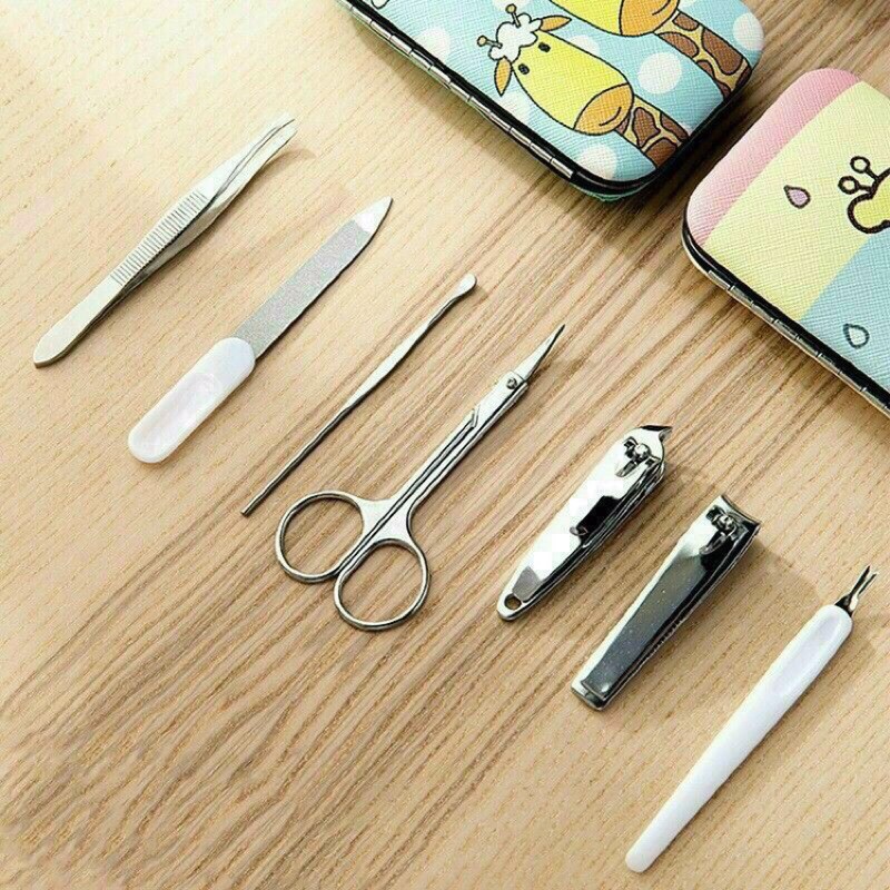 Bộ bấm móng 7 chi tiết giao hình ngẫu nhiên rất tiện lợi trong gia đình#