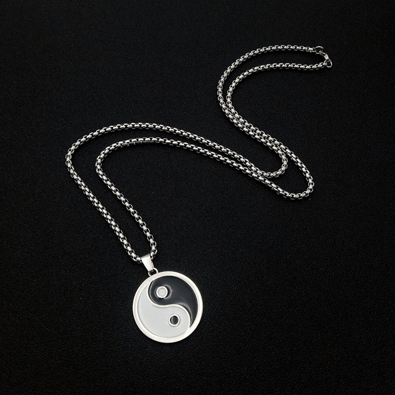 Vòng cổ mặt hình bát quái chất liệu thép không gỉ 2021