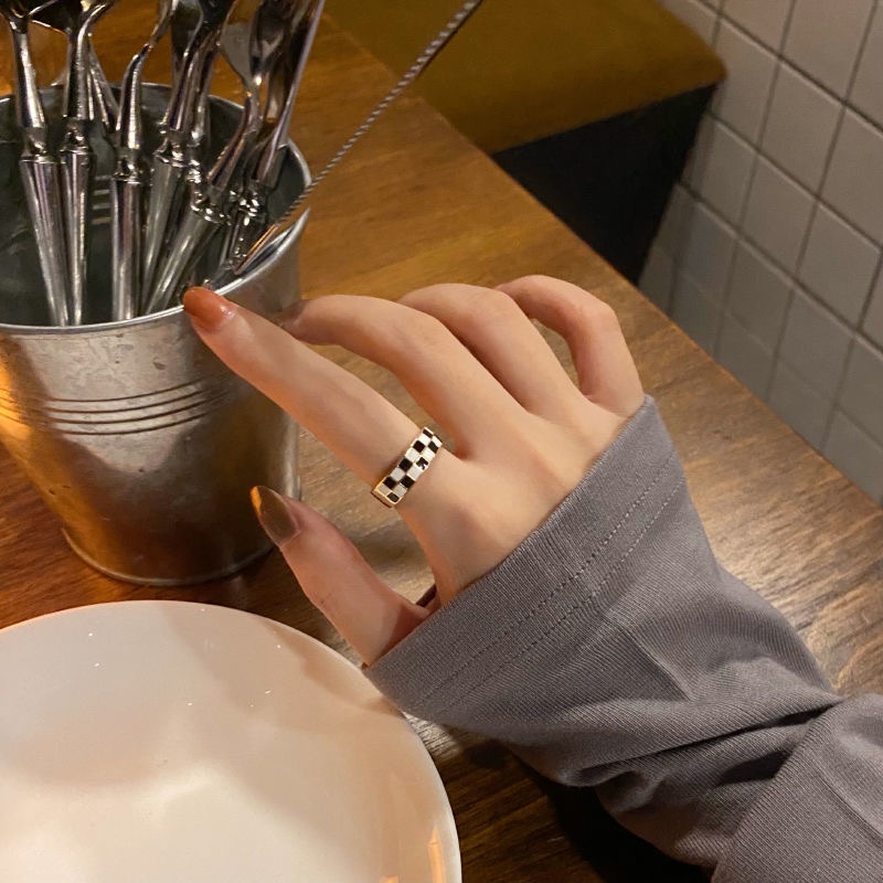 Nhẫn thời trang họa tiết kẻ ô đơn giản có thể điều chỉnh kích thước