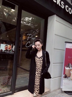 váy 2 dây lụa viền ren màu đen và da báo