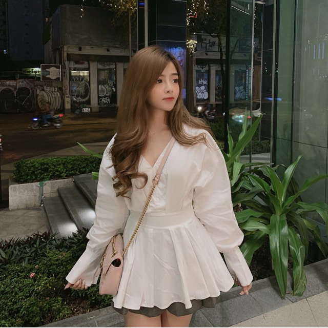 Áo trắng xoè bo eo