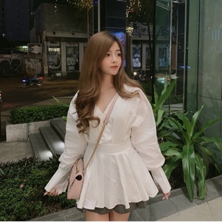 Áo trắng xoè bo eo