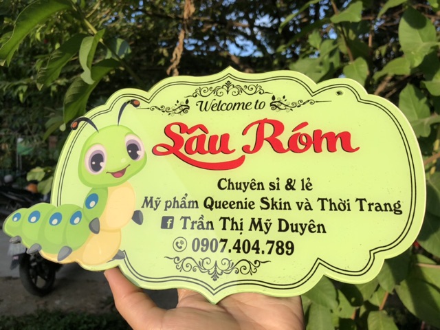 Bảng hiệu in hình con sâu