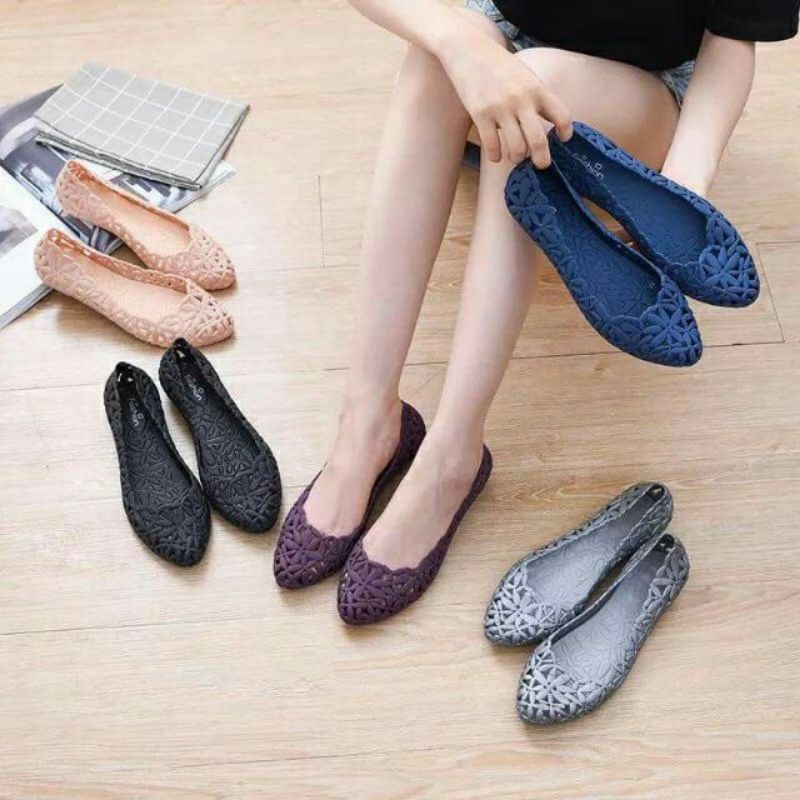 Giày nhựa đi mưa