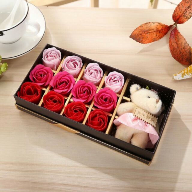 Hộp quà hoa hồng sáp và gấu bông