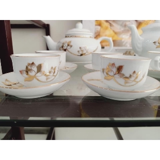 Bộ ấm trà vẽ sen vàng cao cấp ( gốm sứ Bát Tràng cao cấp)