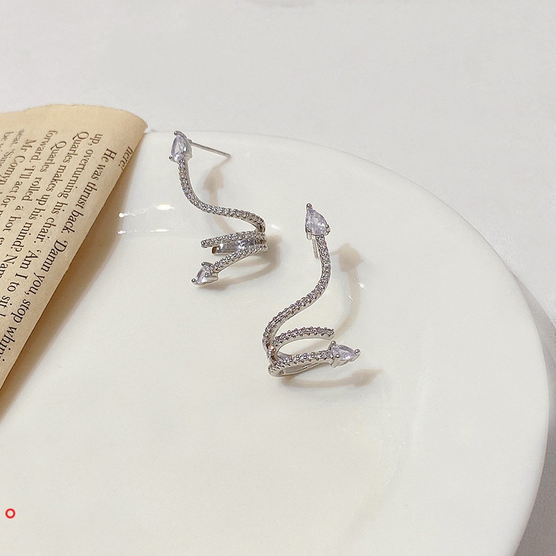 Bông tai hình rắn đính đá phong cách punk