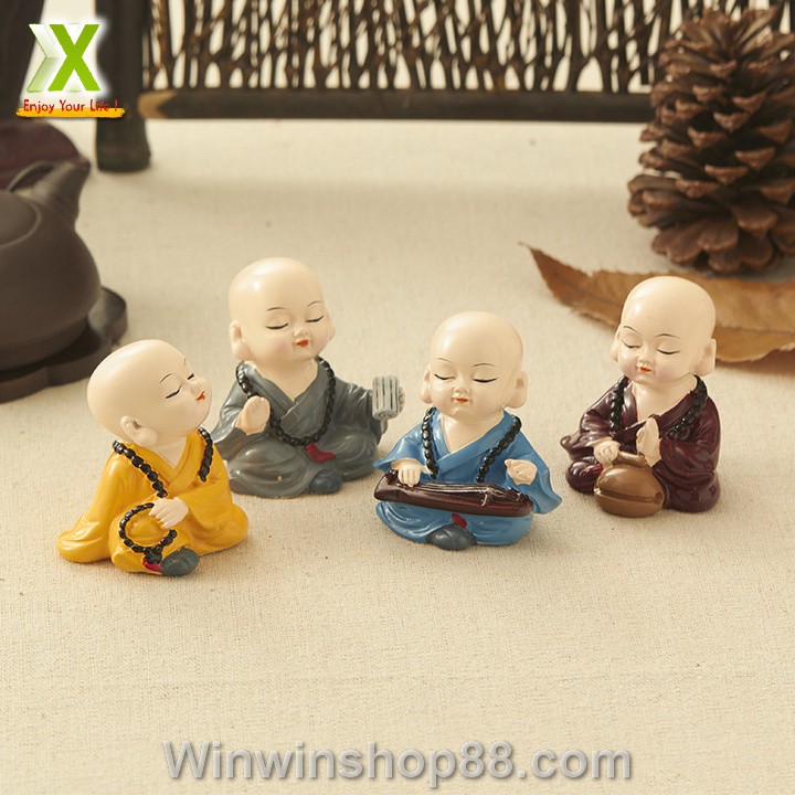 Bộ 4 tượng chú tiểu mini tụng kinh gõ mõ, trang trí bàn làm việc taplo ô tô - Winz.vn