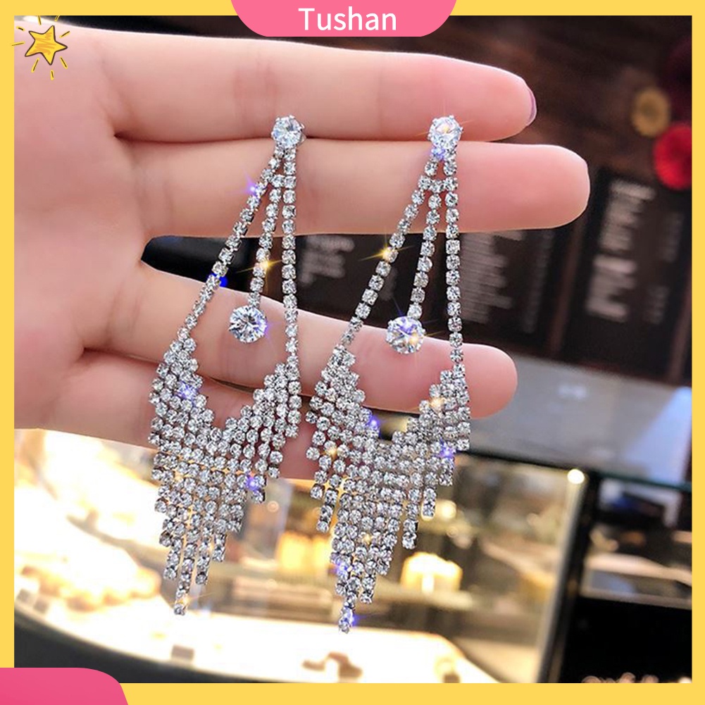 Bông tai tua rua dáng dài đính đá sang trọng