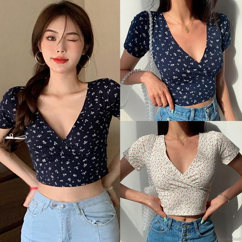 Áo croptop tay ngắn cổ chữ V in hoa xinh xắn cho nữ | BigBuy360 - bigbuy360.vn
