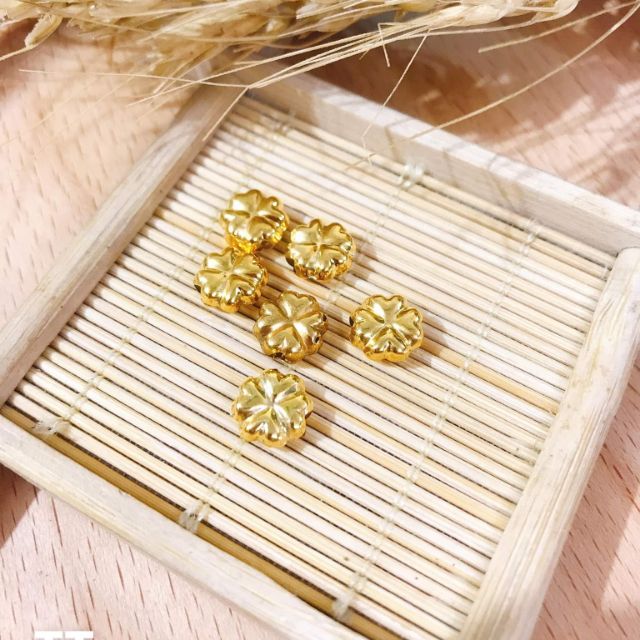 mặt cỏ 4 lá vàng 10