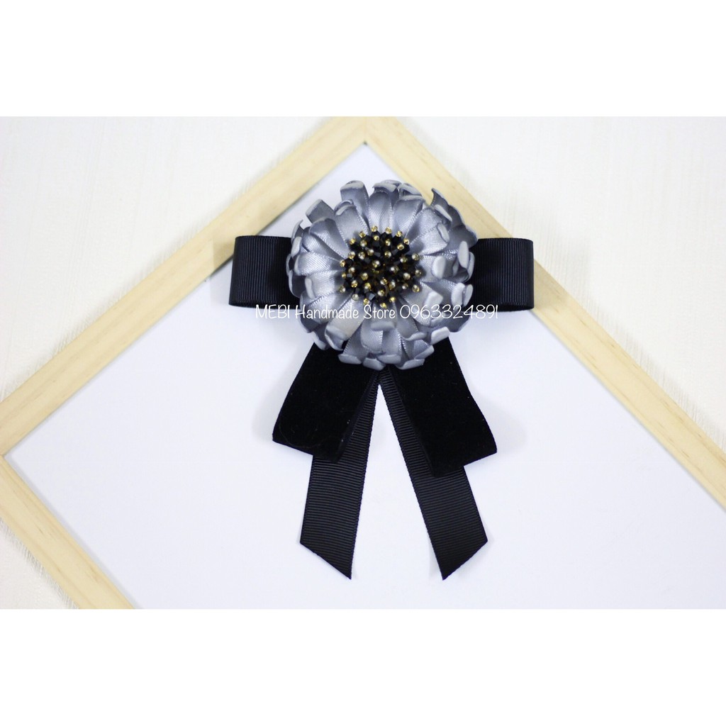 (ảnh thật 100%) Tag hoa cài cổ áo handmade mẫu hoa cúc nhụy phale ruy băng đen