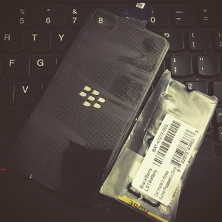 Combo: nắp pin BlackBerry Z10 và pin Z10 new zin