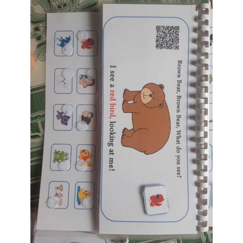 [MONTESSORI] Học liệu tiếng anh kèm file nghe quét mã QR làm bằng giấy in ảnh (1 bộ gồm 4 cuốn)