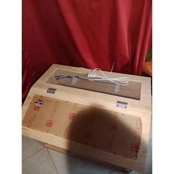 Chuồng nuôi bò sát gỗ ghép và mica KB11 Dài60 Rộng50 Cao50cm