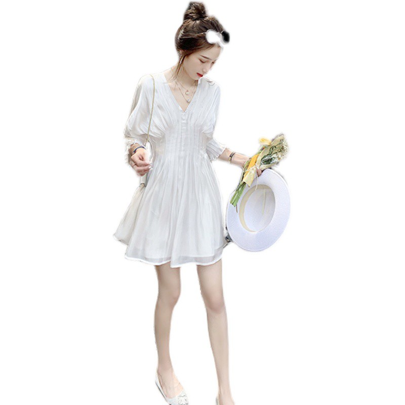 Váy trắng xếp ly