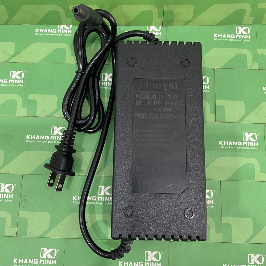 Sạc pin sắt Li-Fe 4S 14.6V 5A - 10A có quạt làm mát và đèn báo đầy