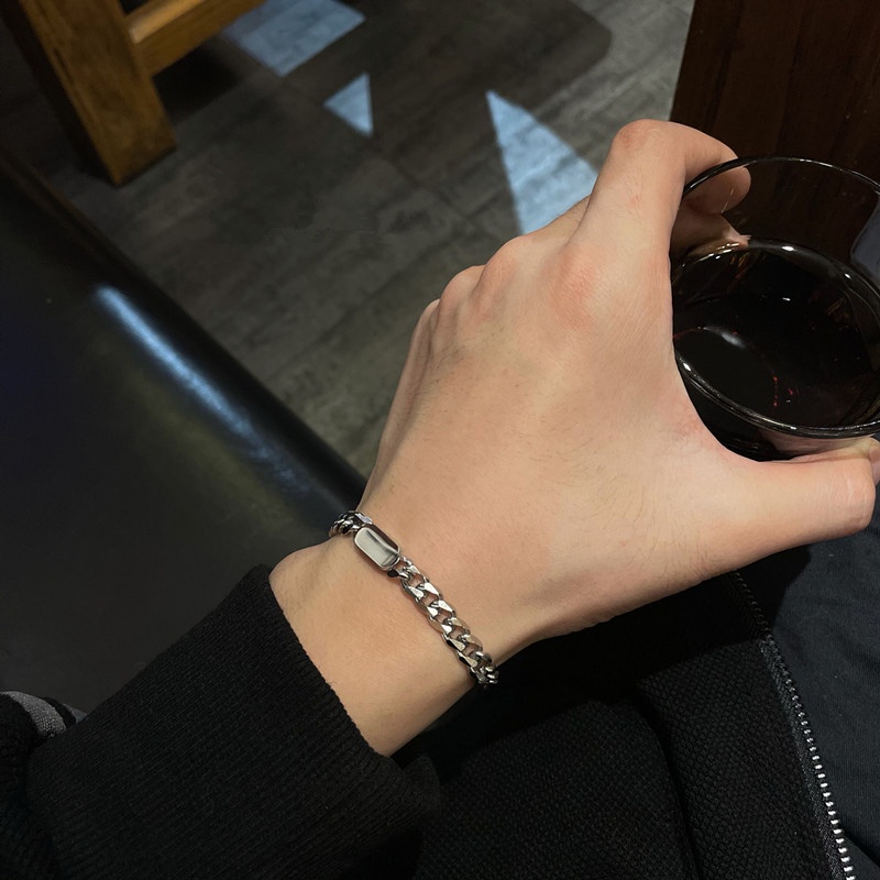 Vòng tay làm từ thép titan thiết kế đơn giản thời trang cho nam và nữ