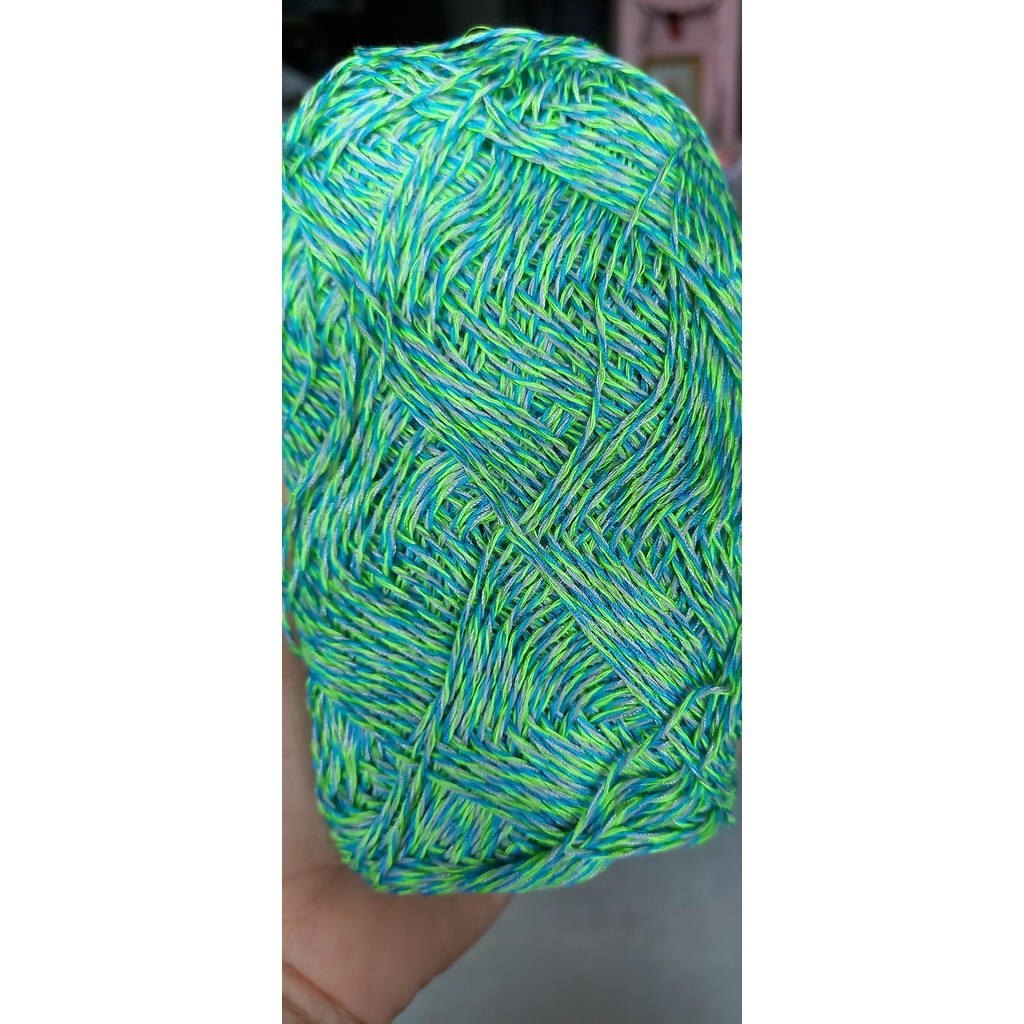 Sợi len xà cừ màu loang dùng trong đan móc