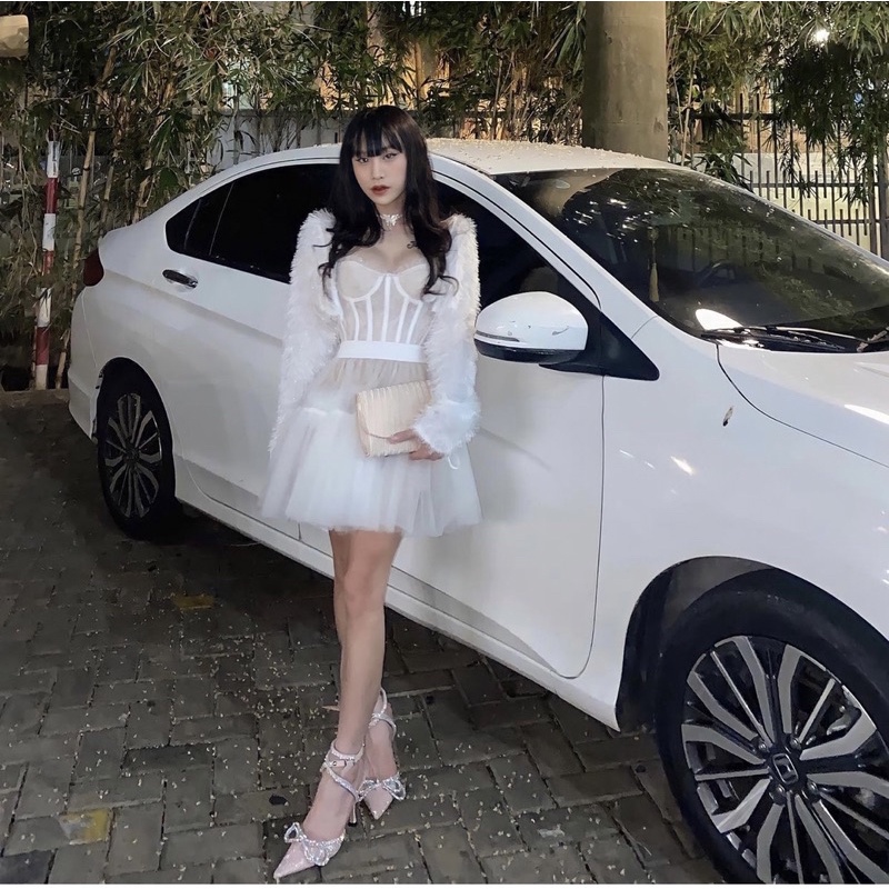 Áo Corset Ren - Chân Váy Trắng