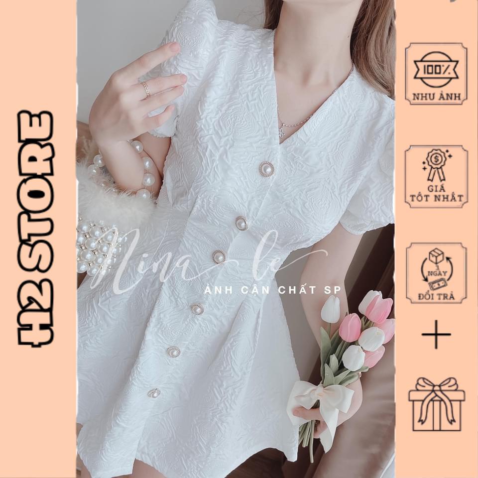 Váy trắng gấm cúc ngọc chun lưng sau cổ V tay bồng